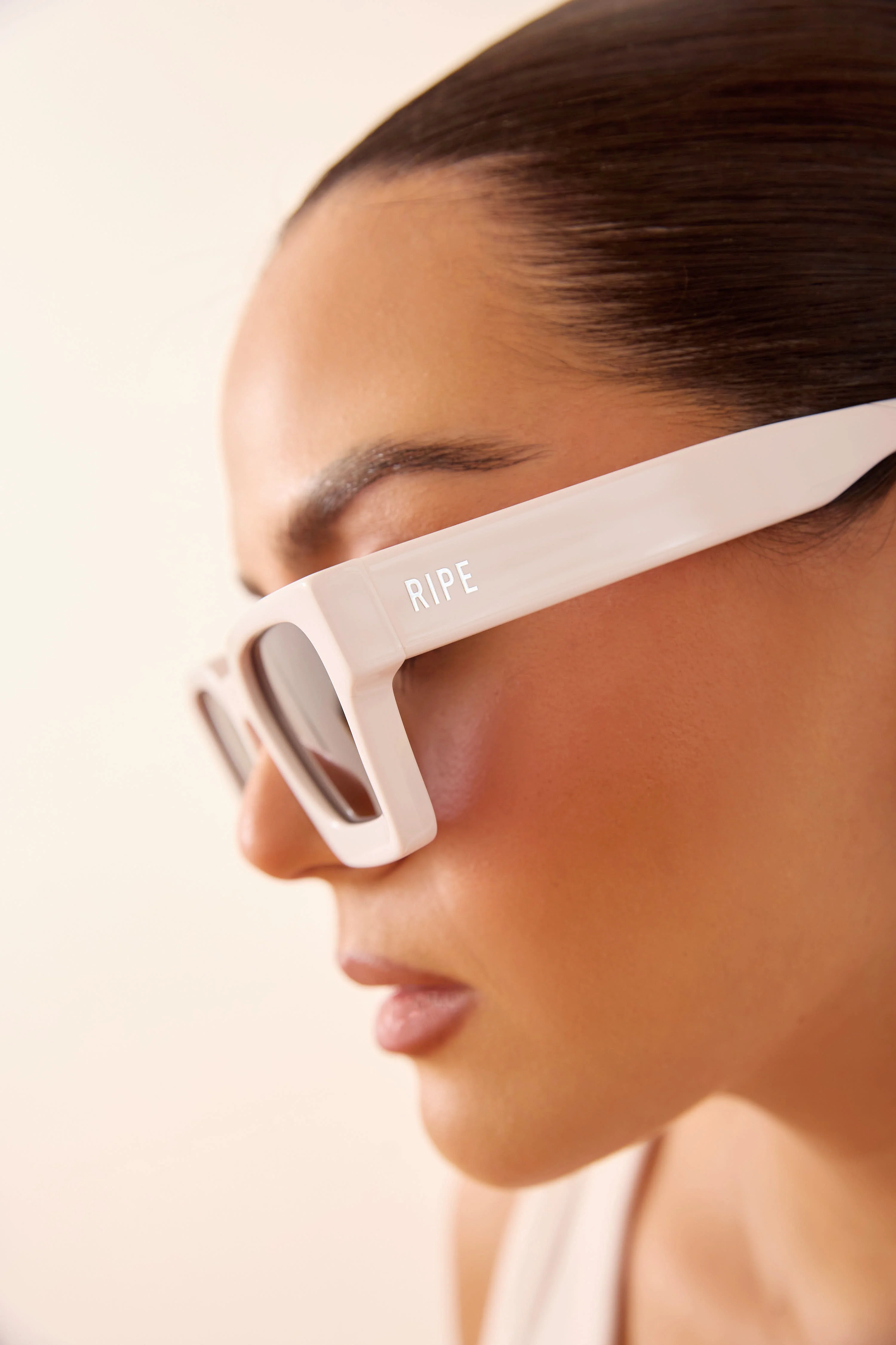 White - Image 3