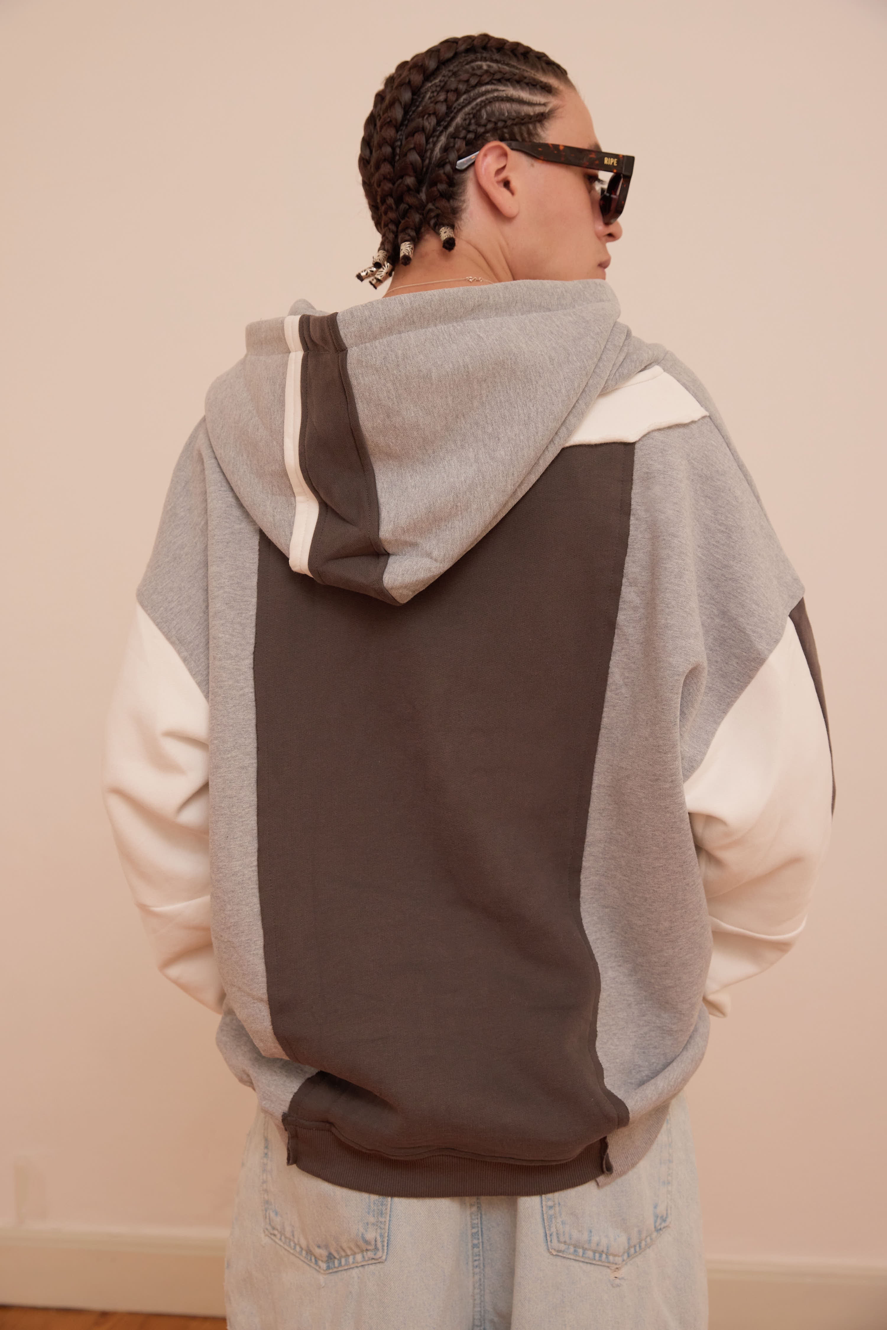 Hoodie Patches Grey - Image 3